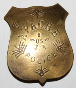 Altes Western Messing US APACHE POLICE Abzeichen - Bild 1 von 3