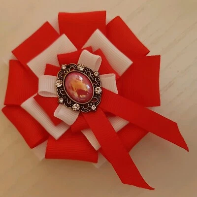 Brosche Anstecknadel Brooch aus Ripsband mit Strass verziert, Weiß/Rot - Bild 1 von 3