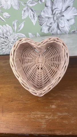 Pink Heart Shaped Wicker Basket Approx 3” Tall 7.5” Width 7.5” Length Cover
