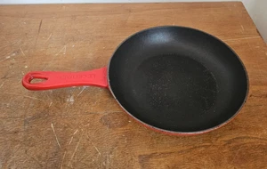 Cerise Red Le Creuset Frying Pan 8in Cast Iron Red Used Condition Pre Loved - Picture 1 of 24