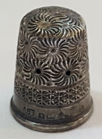 Hallmarked silver vintage Art Deco antique sewing thimble B Cover