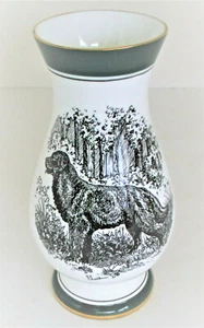 Royal Tara Golden Retriever Vase - Picture 1 of 9