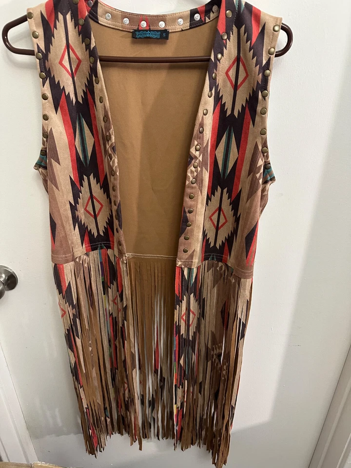 Chaleco de gamuza sintética Fashion Express con flecos pequeño diseño azteca con vaquero a caballo Foto 1 de 4