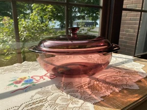 Pyrex Amethyst Purple Glass 2 Quart Casserole Dish D-18 Bowl 624-C Lid - Picture 1 of 9