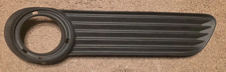 Tampa de farol de neblina Toyota Avalon 2008-2009 inserção lado esquerdo do motorista - Imagem 1 de 1