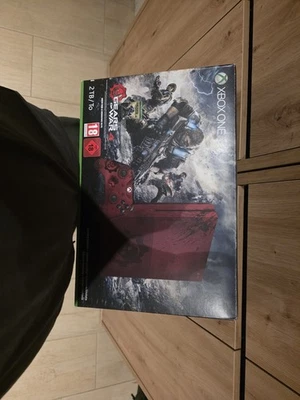 Top Microsoft Xbox One S Konsole 2TB Gears Of War 4 LIMITED EDITION - Bild 1 von 3
