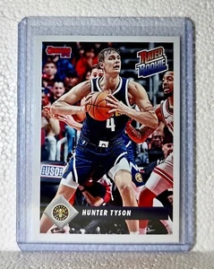 Hunter Tyson Rookie 2023-24 Panini NBA #44 Rated Rookie Card Nuggets 1/715 - Foto 1 di 2