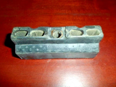 1999 2000 2001 2002 - 2007 Ford F-250 F-350 Super Duty - Battery Tray Retainer Foto 1 de 4