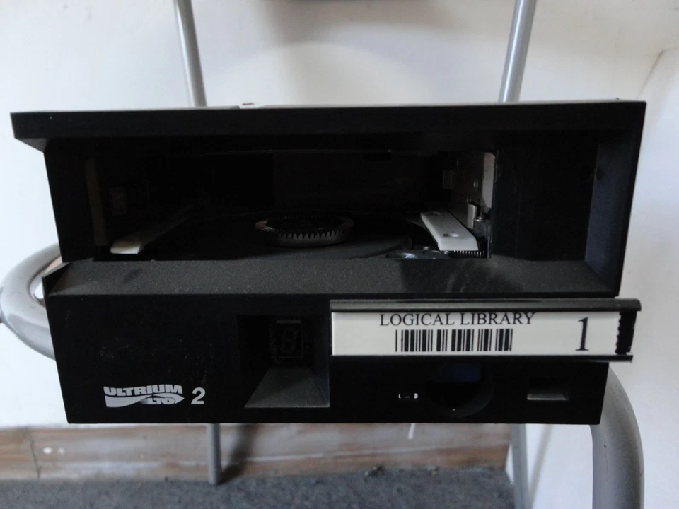 IBM LTO2 200/400GB 2Gb FC W/Tray for 3584 Lib 18P6511 18P6821 19P5427 3584-1476  - Image 1 of 4