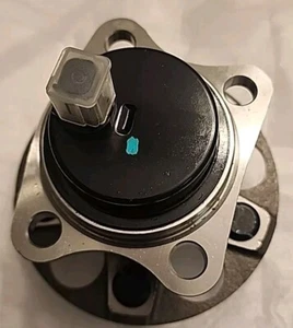 Toyota Prius Wheel Hub Assembly - Picture 1 of 3