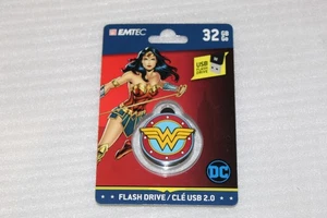 WONDER WOMAN 32GB USB FLASH DRIVE - OFFICIAL DC COMICS LICENSED - EMTEC BRANDED - Picture 1 of 2