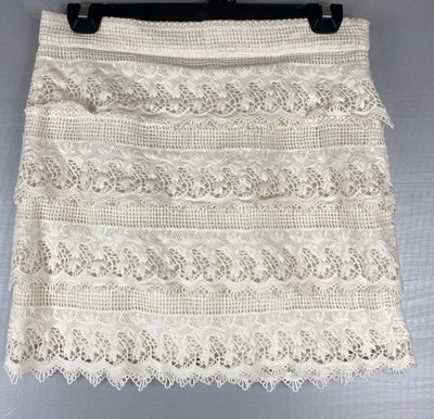 Minifalda American Eagle Talla 4 Crema/Marfil Capas Floral Crochet Cremallera Foto 1 de 4