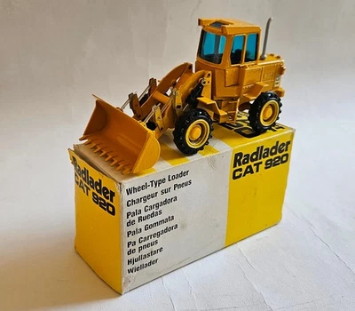 Gescha Conrad chargeur sur pneus Caterpillar 920 Radlader  échelle 1/50 - Photo 1/4