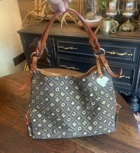 Dooney & Bourke Logo Marrone Cruciverba Firma Cinturino Twisted Y2K Raro - Foto 1 di 24