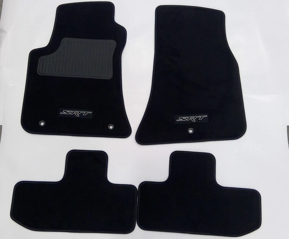 KIT ALFOMBRILLA CHRYSLER 5SE87DX9AA NUEVO OEM Foto 1 de 1
