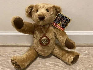 Neu mit Etikett 17 Zoll FAO schwarzer hundertjähriger Teddybär mit Messingmedaillon mit Gelenken Gold 2002 - Bild 1 von 8
