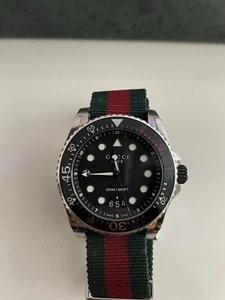 Gucci Herrenuhr Dive mit Box und Anhänger - Bild 1 von 4