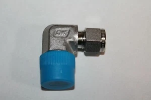 DK-Lok DLM6-8N-S Tube to Male Pipe Male Elbow Fitting 3/8" x 1/2" Port NEW - Picture 1 of 3