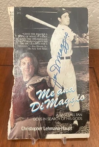 Portada de libro firmada por Joe DiMaggio "Yo y DiMaggio" - Imagen 1 de 4