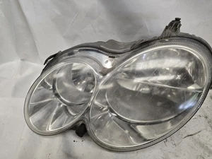 MERCEDES W209 CLK HEADLIGHT PASSENGER NEARSIDE FRONT NSF A 209 820 27 61 - Picture 1 of 5