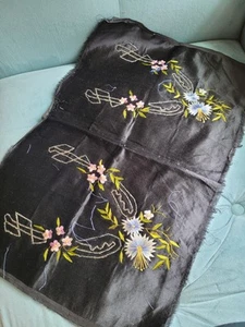 Zapato bordado seda antiguo siglo XIX tela superior seda azul flores sobre seda negra - Imagen 1 de 6