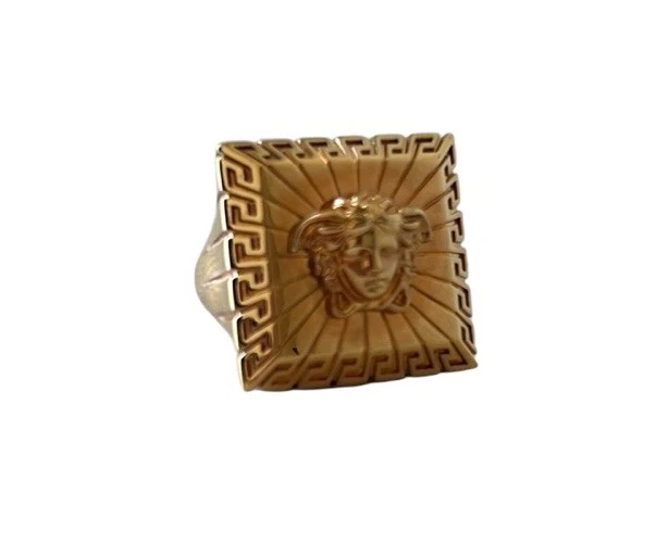 范思哲 La Medusa 金色方形印章戒指 尺寸 7 — 第 1/4 张图片