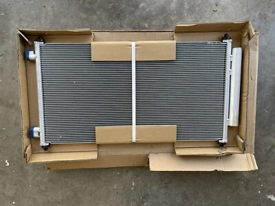 Condensador de aire acondicionado flujo paralelo UAC CN 3599PFC para Honda CR-V 2007 Foto 1 de 4