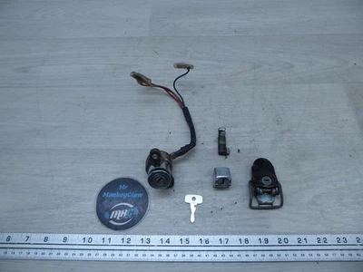 1973 Yamaha RD350 Y21013. conjunto de trava com chave interruptor de ignição garfo assento tampa de gás - Imagem 1 de 4