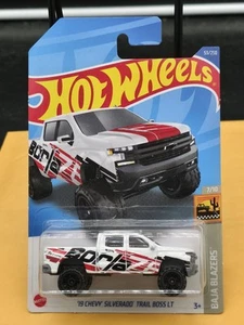 Hot Wheels 2022 Baja Blazers #53 '19 Chevy Silverado Trail Boss LT White BORLA - Bild 1 von 2
