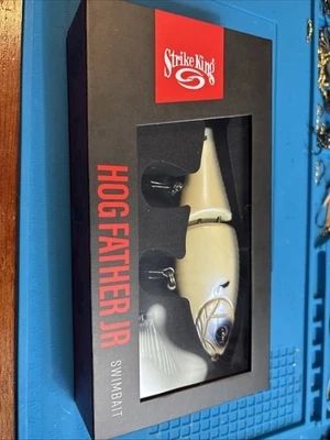 Cebo de natación Strike King Hog Father JR.  7 pulgadas 2,5 OZ Hueso.  Nuevo. Foto 1 de 4