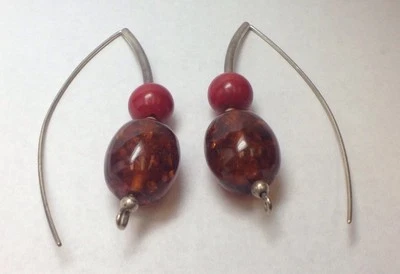 VINTAGE LADIES STERLING SILVER AMBER & RED CORAL EARRINGS DANGLING - Image 1 of 4