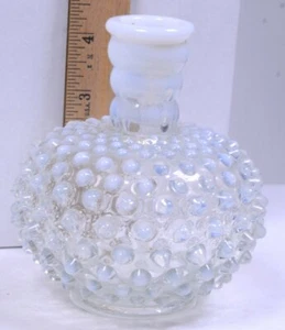 Vintage Fenton Hobnail weiß opalisierend Parfüm Flasche ohne Stopfen 4" Tiefe x 4,25" Höhe - Bild 1 von 3