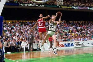 Larry Bird Boston Celtics goes up for a shot v Rodney McCray Houst- Old Photo 1 - Picture 1 of 1