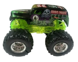 HOT WHEELS Monster Jam GRAVE DIGGER Monster Truck Die-Cast Vehicle Toy 3" - Picture 1 of 5