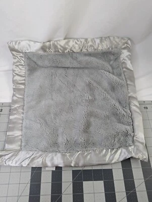 Manta de seguridad Lovey gris satinado Bearington Collection Foto 1 de 4