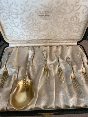 TOALHA RÚSTICA COLHER DE PRATA ESTERLINA E 5 GARFOS DE BAGA EM CAIXA AJUSTADA SEM MONO - Imagem 1 de 4