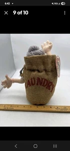 Schwiegermutter im Wäschesack Lass mich hier raus!! Talks Wiggles Gag animiertes Spielzeug - Bild 1 von 4