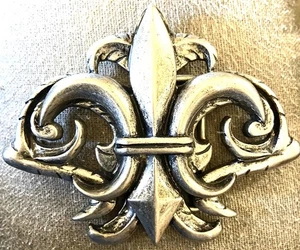 Levis Fleur De Lis Silver Tone Buckle - Picture 1 of 2