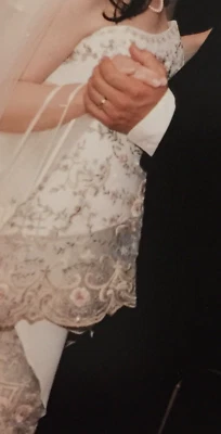 Vestido de novia bordado Oleg Cassini talla 8, delicado jardín floral, 2 piezas,  Foto 1 de 3