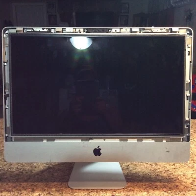 Apple iMac 20-inch Mid 2007 Parts Only - Image 1 of 4