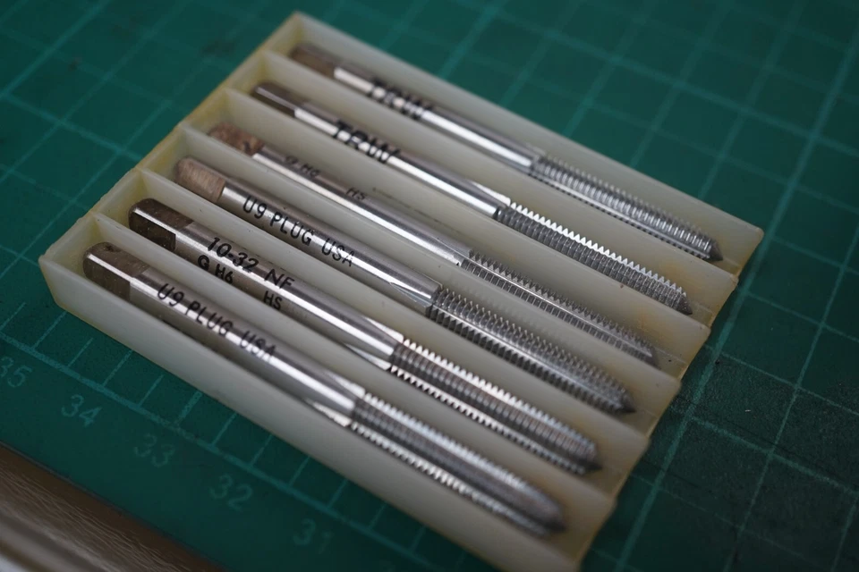 6 TRW 10-32 NF HS GH6 Roll Plug Taps - Image 1 of 4