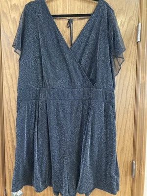 Mameluco tórrido, talla 4, negro brillante, mangas cortas transparentes, cintura elástica, bolsillos Foto 1 de 4