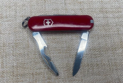 Navaja suiza Victorinox Rambler 58MM roja Foto 1 de 3