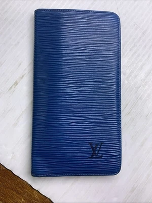 Cartera organizadora larga con soporte plegable de cuero Epi azul Louis Vuitton - Usada Foto 1 de 4
