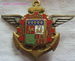 IN23380 - ABZEICHEN Militärbasis, ORAN, Emaille, goldener guillochierter Rücken, hinterlegt - Bild 1 von 2