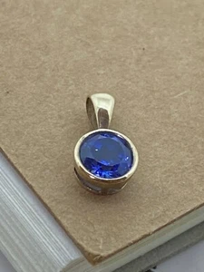 Colgante de zafiro sintético redondo azul real oro amarillo 9K 375 + ¡Envío gratuito! - Imagen 1 de 4