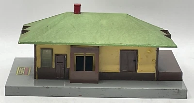 American Flyer HO Prewar 258 Mystic Passenger and Freight Station -Yellow/Brown - Image 1 of 4
