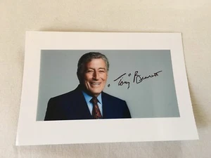 Foto 4x6 firmada a mano por Tony Bennett LEGENDARY CANTANTE CON CERTIFICADO DE AUTENTICIDAD NUEVA RARA - Imagen 1 de 3