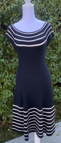 Abito Kate Spade a righe aderente e svasato taglia XS nero panna senza maniche maglia cotone