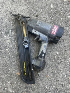 Pistola clavadora clavadora con acabado en varilla de ángulo de aire neumática calibre 15 SENCO Finishpro 35 a-x - Imagen 1 de 11